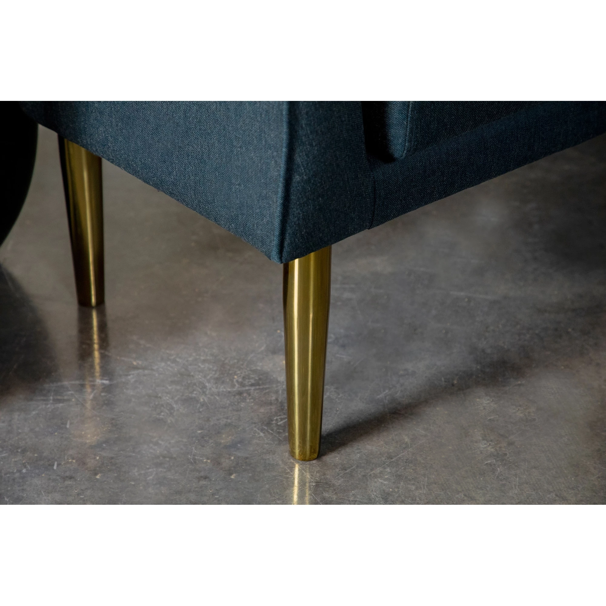 Budget ๐ฅ Coaster Low Back Upholstered Bench With Metal Legs Light Grey ๐งจ - Image 11